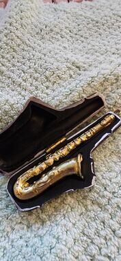 Vintage Resin Saxophone Ornament Hinged Case Miniature Music DisplayNook Decor